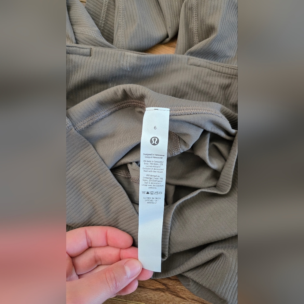 Lululemon athletica Taupe Ribbed Wide Leg Leggings size 6 - Picture 3 of 4